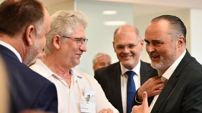 Doskozil beim Besuch in der Klinik Oberwart. Der Landeshauptmann setzt im Gesundheitsbereich auf ...