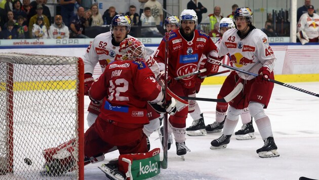 Erzielte sein erstes Play-off-Tor: Bulls-Defender Sinn (re.). (Bild: Tröster Andreas)