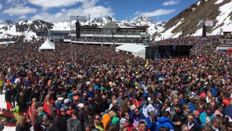 Auf der Idalpe in Ischgl warten am heutigen Sonntag die Massen. (Bild: Thurner Samuel/Kronenzeitung, Krone KREATIV)