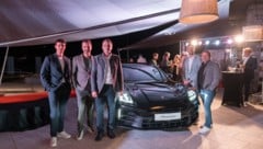 Das Porsche-Team mit dem Panamera. (Bild: Porsche/Peter Pegam)