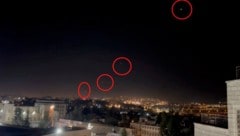 Am frühen Sonntagmorgen wurden über Jerusalem Abfangraketen in den Himmel geschossen. (Bild: ASSOCIATED PRESS, Krone KREATIV)