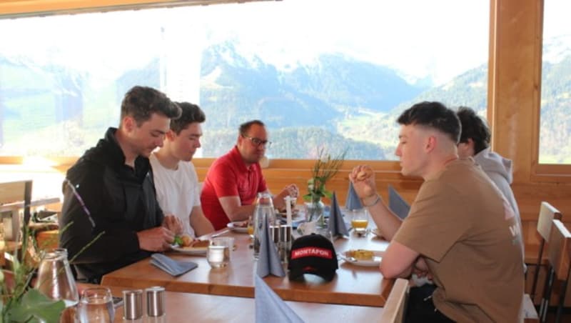 Im „Verner‘s 2020“ traf sich die Sportlerfamilie Montafon zum gemeinsamen Frühstück. (Bild: Peter Weihs/Kronenzeitung)