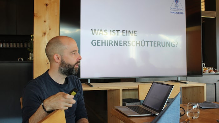 Sportwissenschafter Marc Philippe vom Olympiazentrum Vorarlberg referierte zum Thema Gehirnerschütterungen.