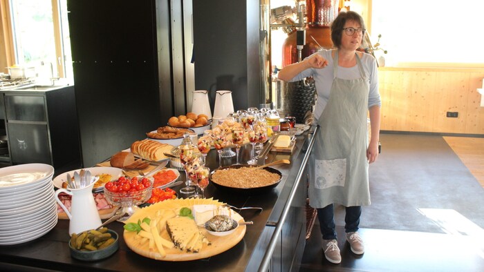 Gastgeberin Doris Bitschnau kredenzte den Sportlern ein exzellentes Frühstück aus regionalen Köstlilchkeiten.