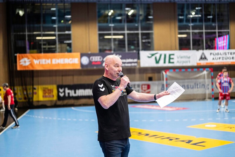 Fivers-Boss Tom Menzl freute der Sieg gegen Schwaz. (Bild: Toni Nigg)