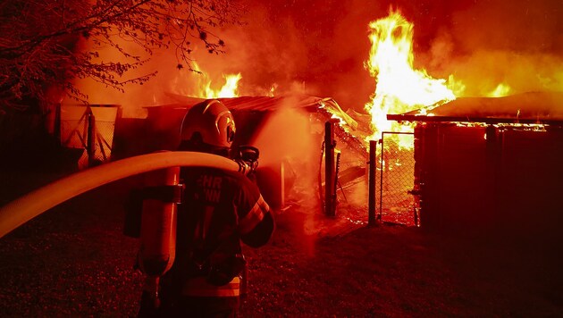 When the firefighters arrived, they were met with high flames. (Bild: Pressefoto Scharinger © Daniel Scharinger)