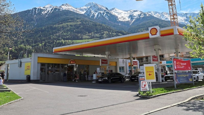 Bei dieser Tankstelle kam es zum Mordversuch. (Bild: Christof Birbaumer)