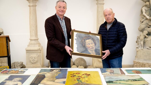 Chairman Dafert (left) and curator Schröckenfuchs want to guard the new treasure trove of paintings with the utmost artistic care (Bild: Imre Antal)