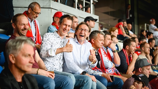 Robert Briewasser (FACC) and Robert Freilinger (Team 7) in stadium fever. (Bild: Wenzel Markus)