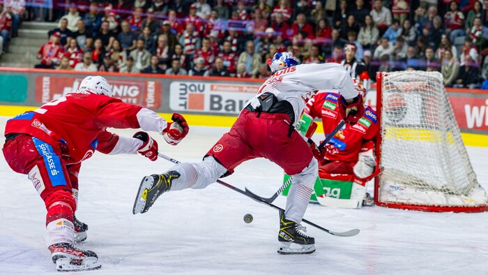 KAC-Goalie Sebastian Dahm war in den ersten 40 Minuten auf dem Posten.