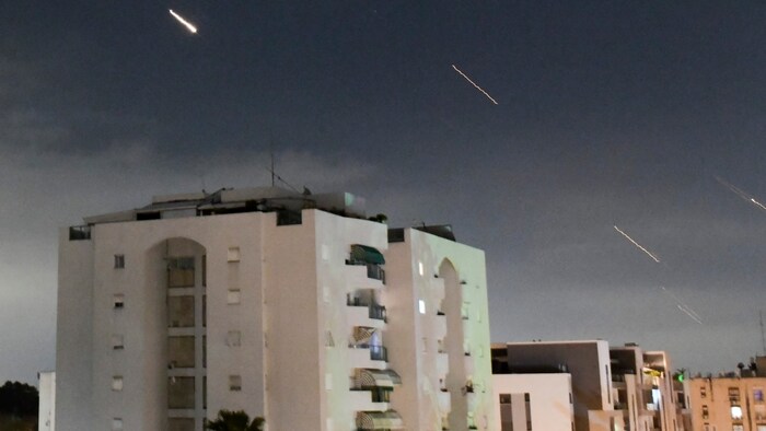 Das israelische Luftverteidigungssystem „Iron Dome“ fängt die vom Iran abgefeuerten Raketen ab.