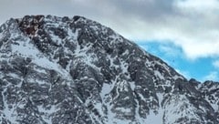 Am Hochstuhl liegt noch Schnee. Das unterschätzten die Wanderer (Symbolbild).  (Bild: Bergrettung)