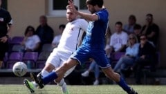 Neumarkts Brandl (li.) fixierte den 3:0-Endstand gegen Bergheim. (Bild: Andreas Tröster)