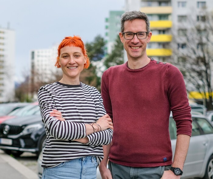 Dankl (r.) freut sich mit KPÖ-Plus-Kandidatin Tomedi. 