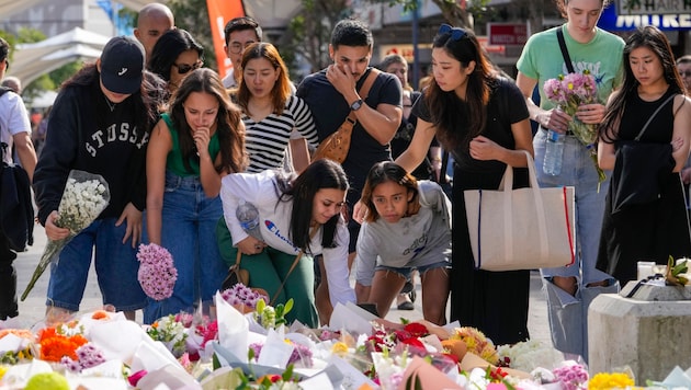 The mourning for the victims is great. The attacker had apparently targeted women. (Bild: AP)