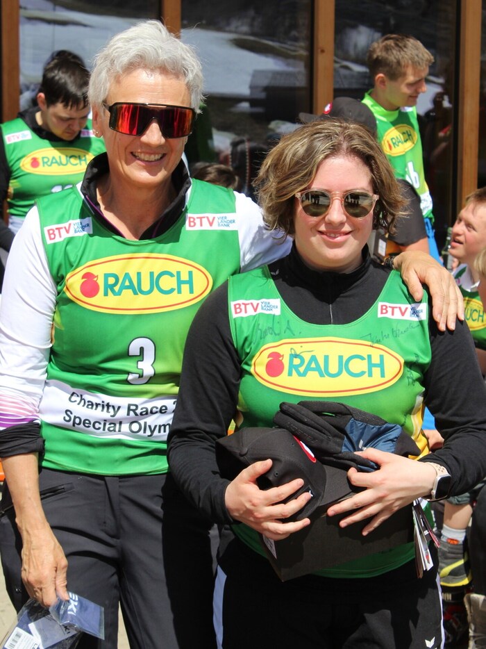 Auch Sigrid Wolf (l.) , die Super-G-Olympiasiegerin von 1988 in Calgary, ließ es sich nicht ...