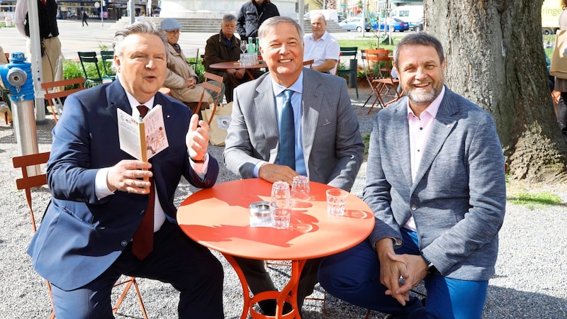 Ein Bild von Anfang März: Bürgermeister Michael Ludwig, Kammer-Boss Walter Ruck und Wolfgang Binder (ganz rechts). Binder landete bei den Wirten und Kaffeesiedern mit 12 Mandate auf Platz 2. Vor Kurzem trat er zurück. (Bild: Klemens Groh)