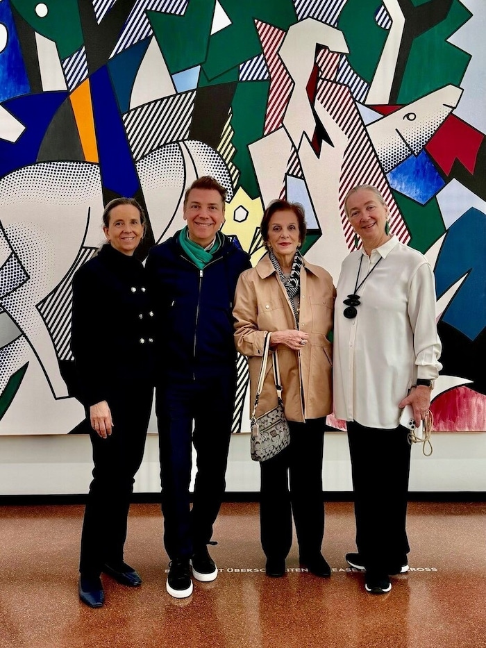 Das honorige Quartett beim Rundgang durch das Horten Museum.