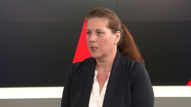 Bezirksvorsteherin Mag. Christine Dubravac-Widholm (Bild: krone.tv)