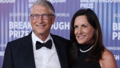 Microsoft-Gründer Bill Gates mit Freundin Paula Hurd (Bild: APA/AFP/ETIENNE LAURENT)