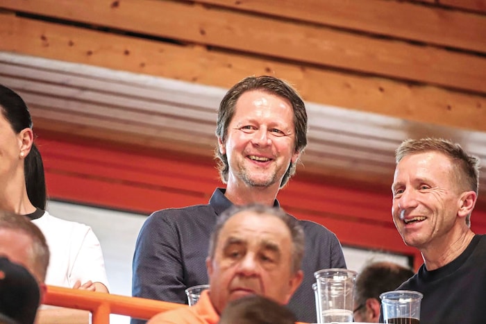 Vom ÖFB schauten Präsident Mittedorfer (re.) und Sportdirektor Schöttel den Futsal-Kickern zu.