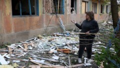 Ein zerstörtes Haus nach einem nächtlichen Angriff in der Region Donezk (Bild: AFP)