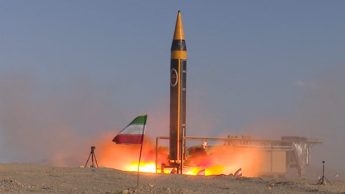 Test einer iranischen Kheibar-Shekan-Rakete im Mai 2023 – derartige Raketen wurden am Samstag in großer Zahl auf Israel abgeschossen.