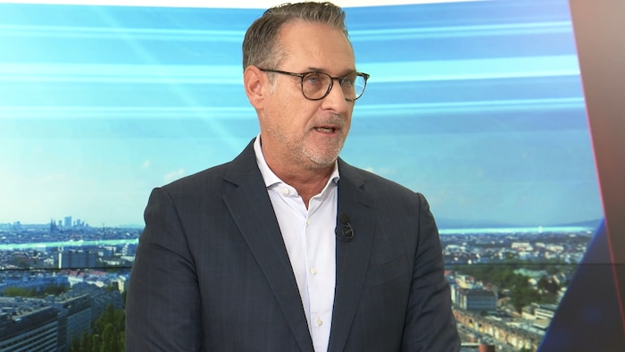 Eski FPÖ lideri Heinz Christian Strache krone.tv konuşmasında