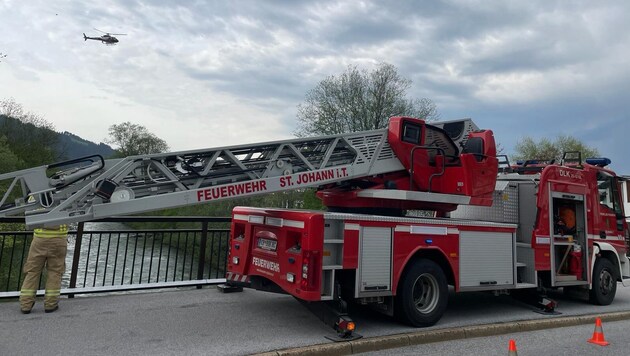 Weggeworfene Krücken lösten den Einsatz aus. (Bild: zoom.tirol)