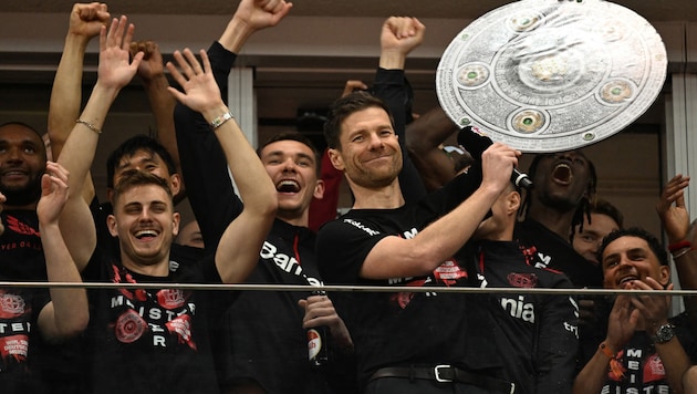 „Meistermacher“ Xabi Alonso und Leverkusen begeistern ganz Europa. (Bild: APA/AFP/INA FASSBENDER)