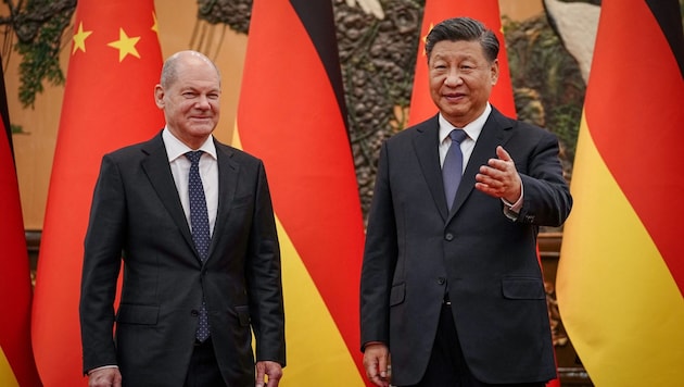 Olaf Scholz, Çin Halk Cumhuriyeti Devlet Başkanı Xi Jinping ile birlikte (Bild: (c) dpa Pool)
