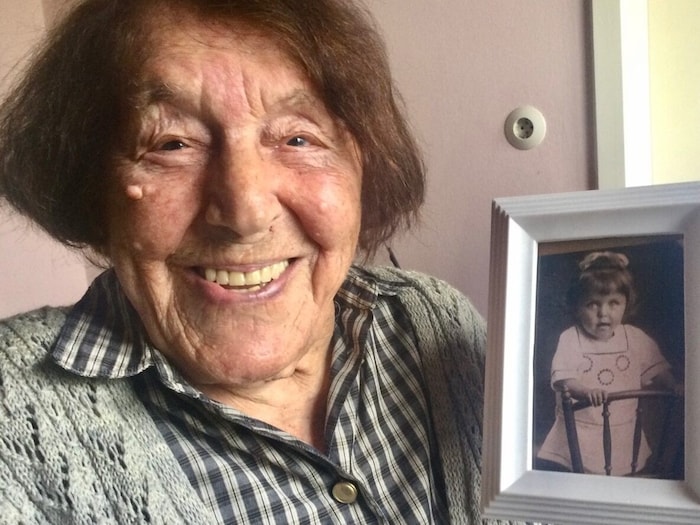 Angela Hainzl als ganz kleines Mädchen: „Wie die Zeit vergeht. 100 Jahre liegen dazwischen“