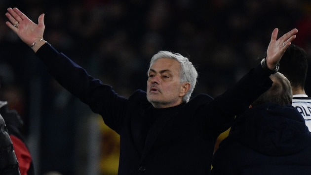 Kehrt Jose Mourinho bald nach London zurück? (Bild: APA/AFP/Filippo MONTEFORTE)