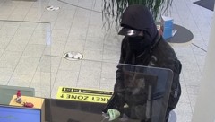Welche Summe der Täter erbeutet hat, ist nicht bekannt.