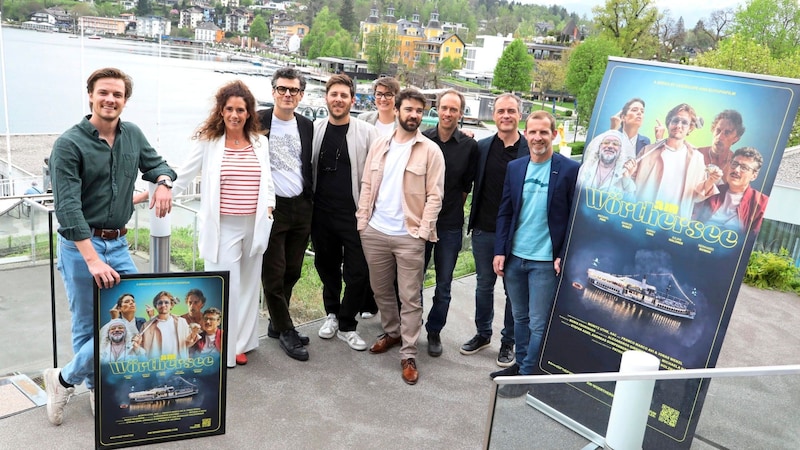 Das Team und die Schauspieler von „Am Wörthersee“. (Bild: Uta Rojsek-Wiedergut)