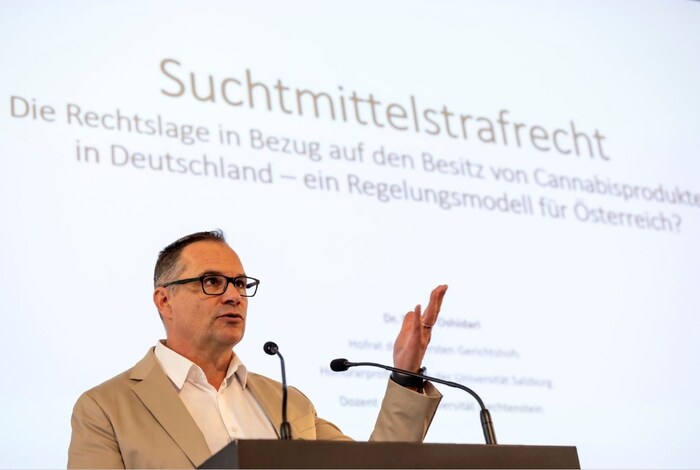 Universitätsprofessor Helmut Hinterhofer hielt den Festvortrag.
