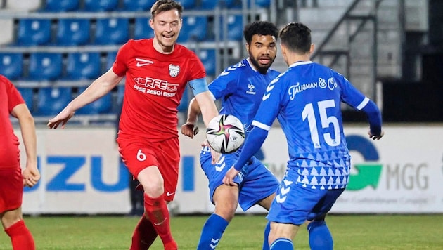 Raphael Streitwieser (center) is a lively attacking player for the Pinzgauer and will face his former club Grödig in the cup. (Bild: Andreas Tröster)