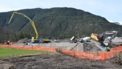 In Nassereith wird gerade das Riesenareal für den Hochbau hergerichtet. (Bild: Daum Hubert)