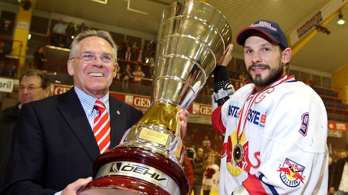 Thomas Koch drehte in der Saison 2010/11 das Finale mit Salzburg gegen den KAC von 2:3 zum 4:3-Sieg.