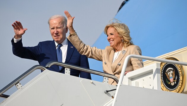 Joe Biden ve Jill Biden geçen yıl 619.976 dolar (yaklaşık 585.000 avro) kazandı. (Bild: AFP)