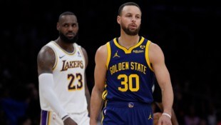 LeBron James (links) und Stephen Curry sind bei den Olympischen Spielen in Paris wohl gemeinsam ...