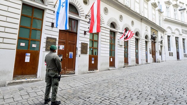 Viyana'daki Şehir Tapınağı gibi Yahudi kurumları, küresel siyasi gerginlik dönemlerinde özellikle dikkat çekmektedir. (Bild: APA/MAX SLOVENCIK)