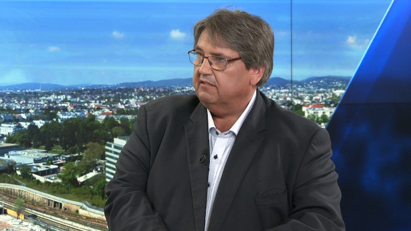 Josef Muchitsch, der Vorsitzende der Bau- und Holzgewerkschafter und SPÖ-Sozialsprecher im krone.tv-Talk (Bild: krone.tv)