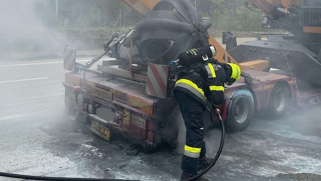 The Villach main fire station extinguished the tire fire. (Bild: HFW Villach)