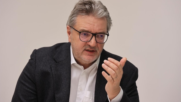 Peter Hacker (SPÖ), Bécs egészségügyért felelős városi tanácsosa. (Bild: Zwefo)