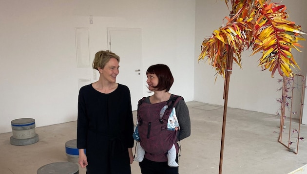 Curator Nicole Pruckermayr and artist Christina Helena Romirer (Bild: M. Reichart)