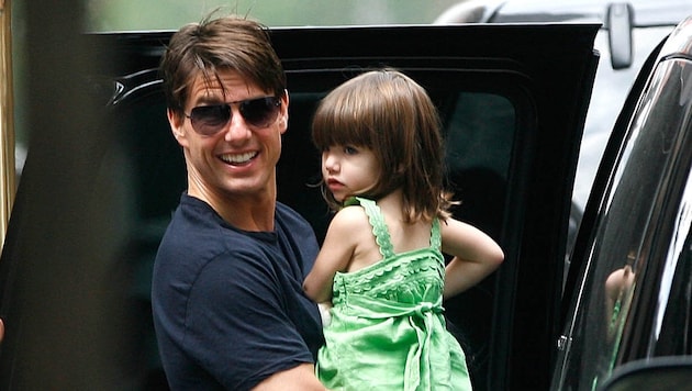 Tom Cruise mit der kleinen Suri im Arm, die damals sein Ein und Alles war. Am 18. April feiert sie ihren 18. Geburtag.  (Bild: www.VIENNAREPORT.at)