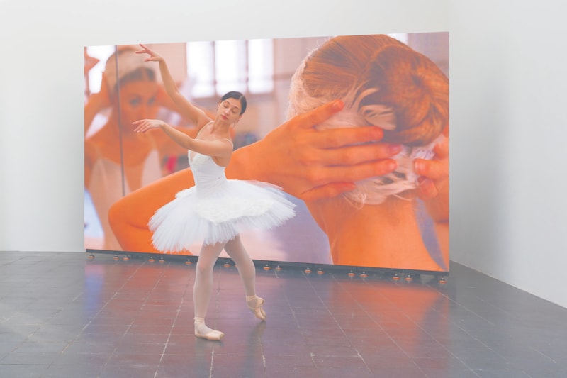 Anna Jermolaewa and Oksana Serheieva, Rehearsal for Swan Lake, 2024 (Bild: © Markus Krottendorfer and Bildrecht)