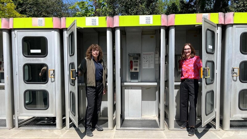 Anna Jermolaewa und Kuratorin Gabriele Spindler (Bild: Franziska Trost)