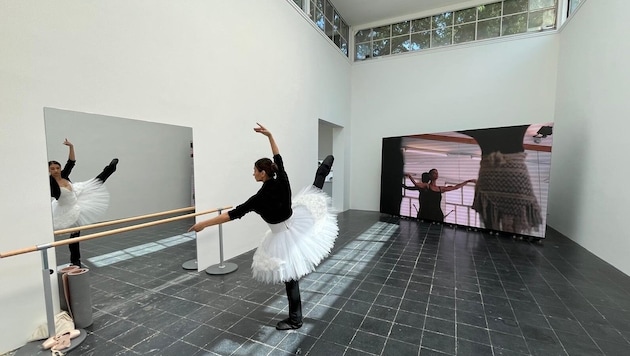 Choreografin Oksana Serheieva im Österreich-Pavillon in Venedig (Bild: Franziska Trost)